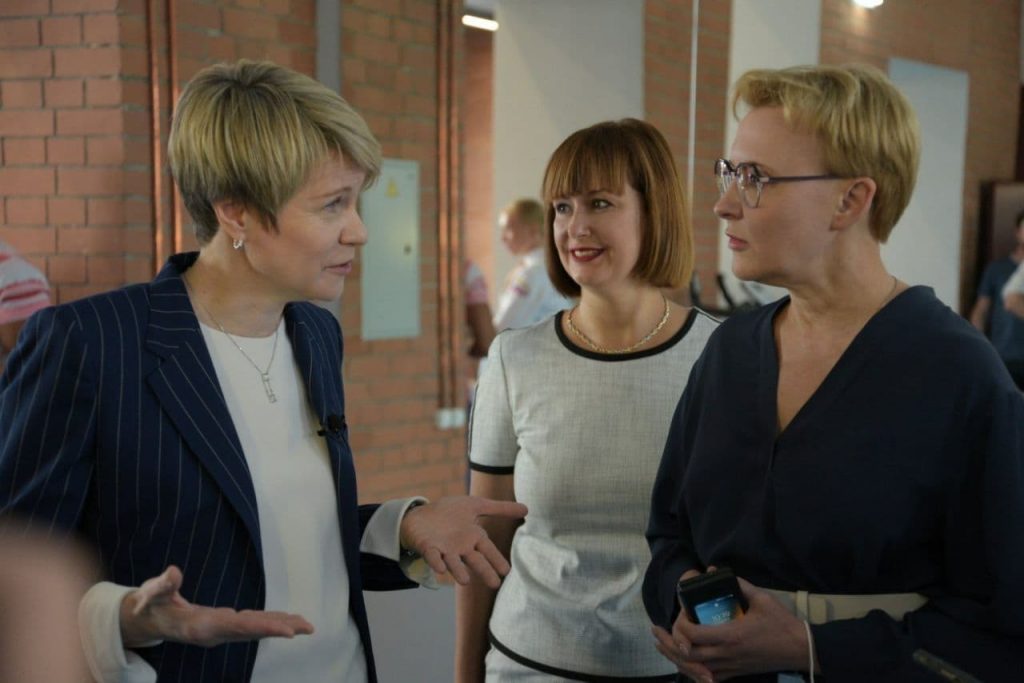 Глава города Елена Лапушкина и руководитель центра «Сириус» Елена Шмелева посетили образовательные учреждения Самары