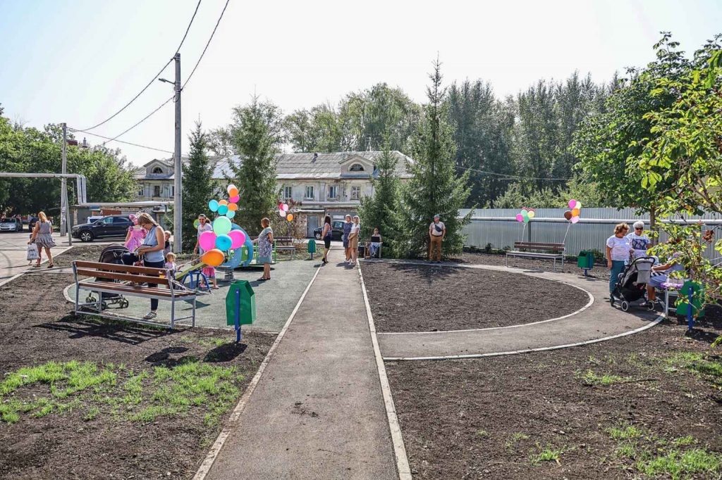 В Самаре благоустроили территорию возле детской поликлиники на Мехзаводе