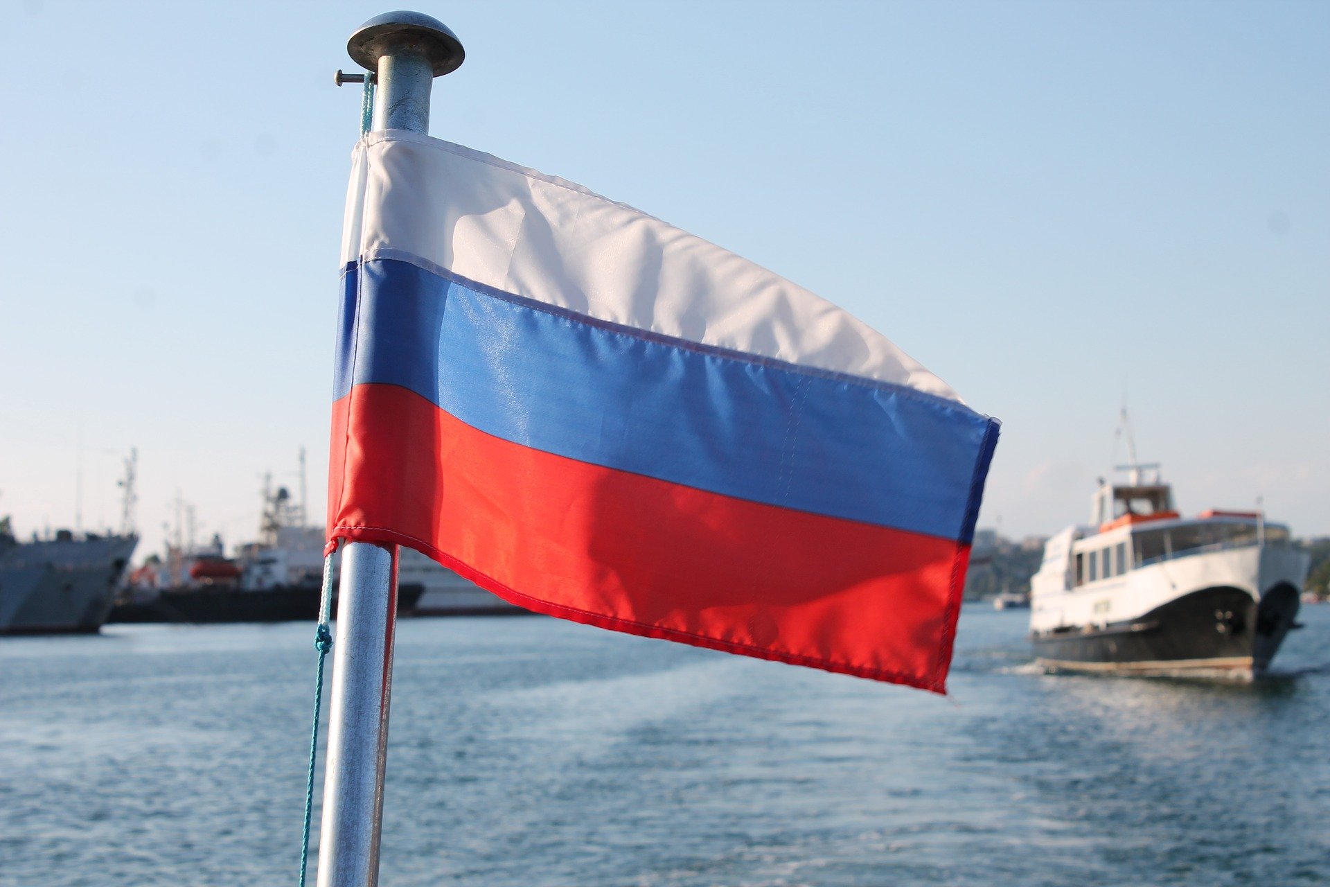 Дмитрий Азаров поздравил самарцев с Днём Государственного флага