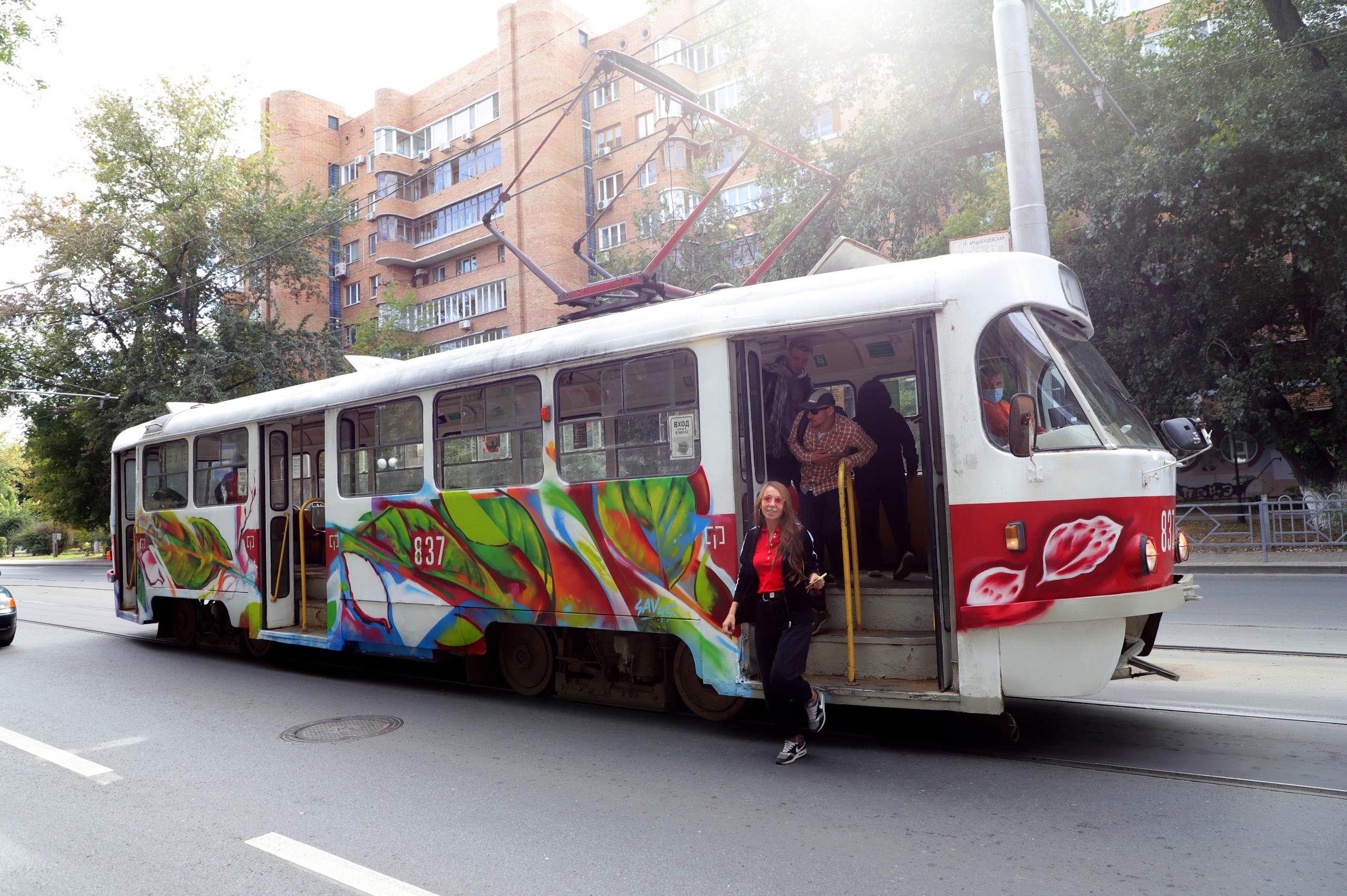 Стало известно, по какому маршруту будет ездить трамвай, расписанный испанским художником