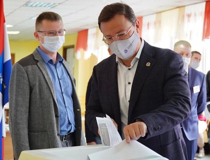 Дмитрий Азаров проголосовал на выборах депутатов Государственной думы РФ и Самарской губернской думы