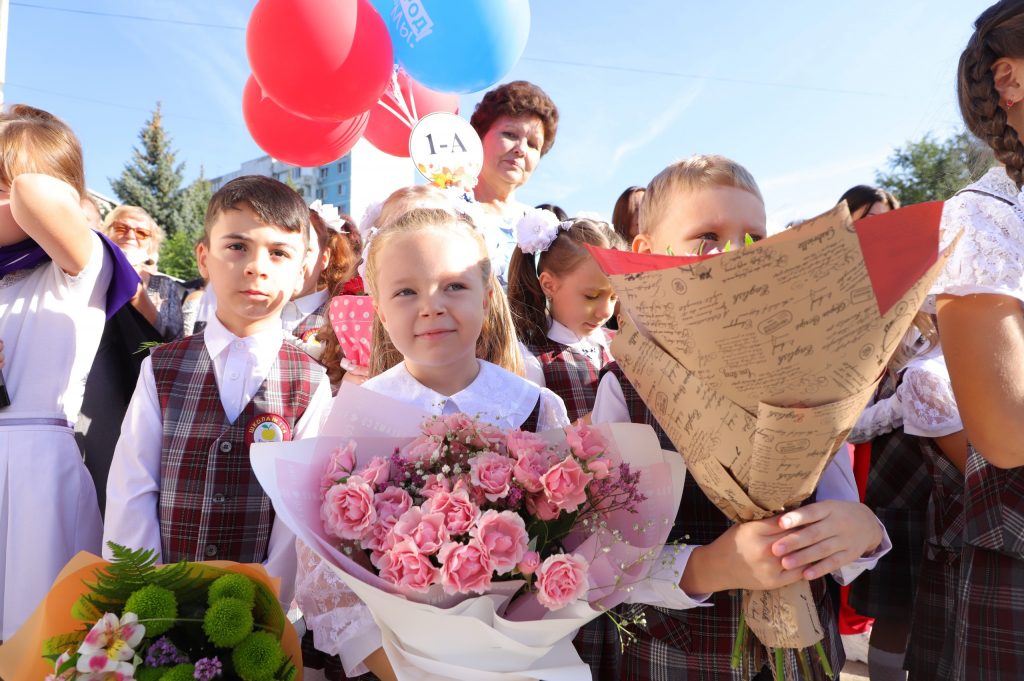 Елена Лапушкина поздравила самарцев с Днем знаний и началом нового учебного года