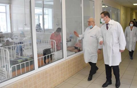 Дмитрий Азаров рассказал о строительстве новых больниц