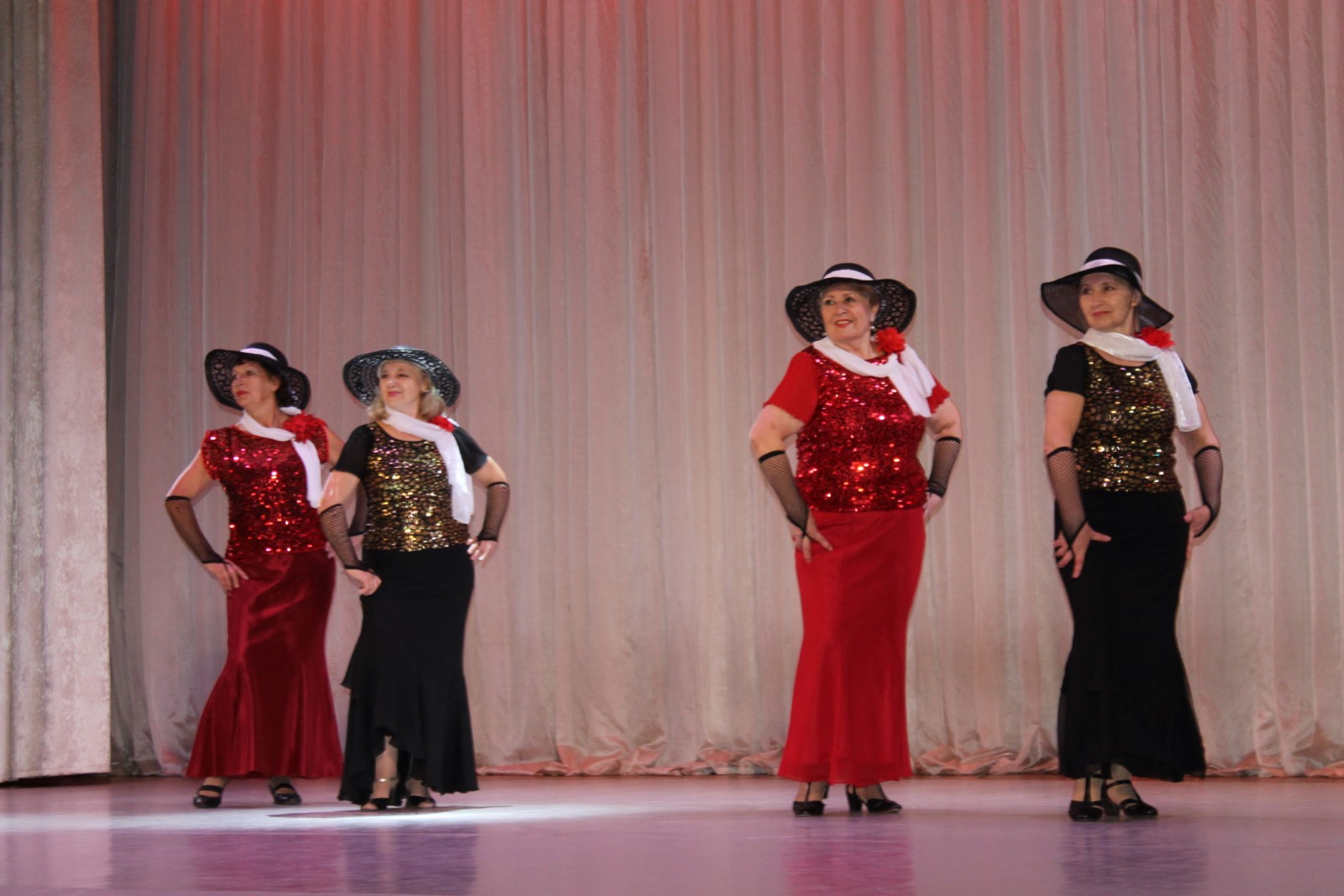 Самарцы старшего поколения успешно занимаются танцами во Дворце ветеранов