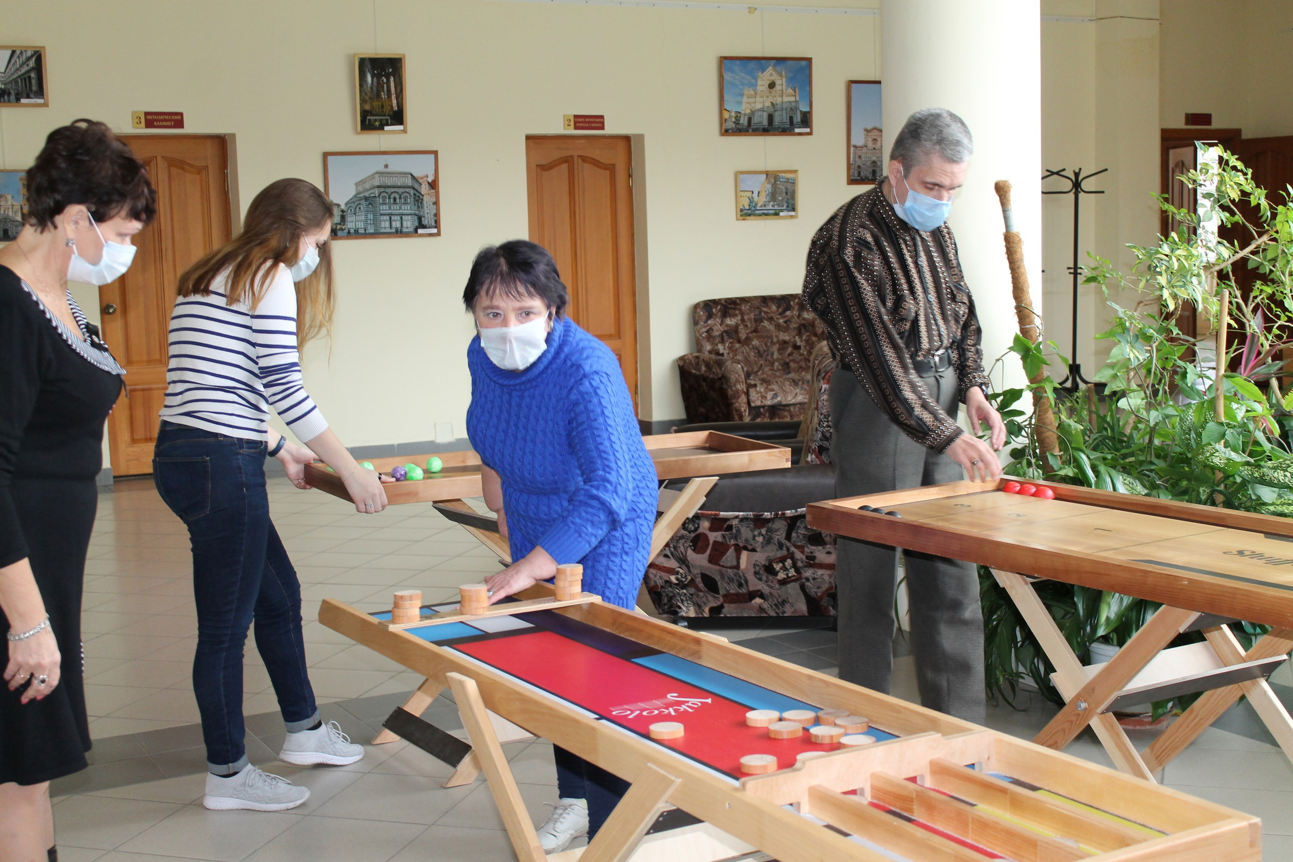 В самарском Дворце ветеранов проходят турниры по настольным спортивным играм