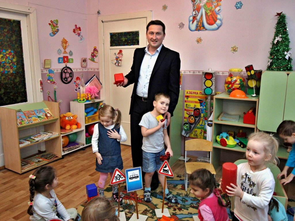 Заведующий детским садом Павел Гринько: Я поставил за правило по утрам встречать родителей и ребят