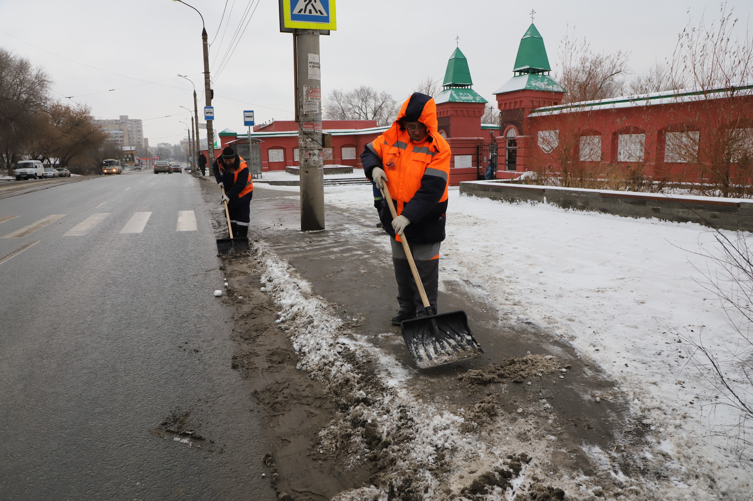 В Самаре специалисты следят за зимней уборкой дорог