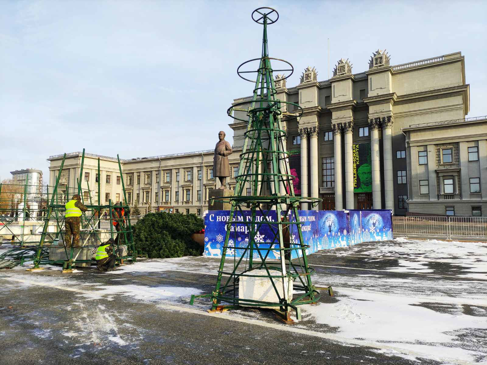 К 24 декабря на площади Куйбышева в Самаре установят новогодний мультимедийный комплекс
