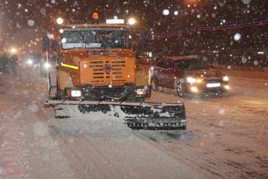 Дорожную технику для уборки снега в Самаре подготовили на 70 %