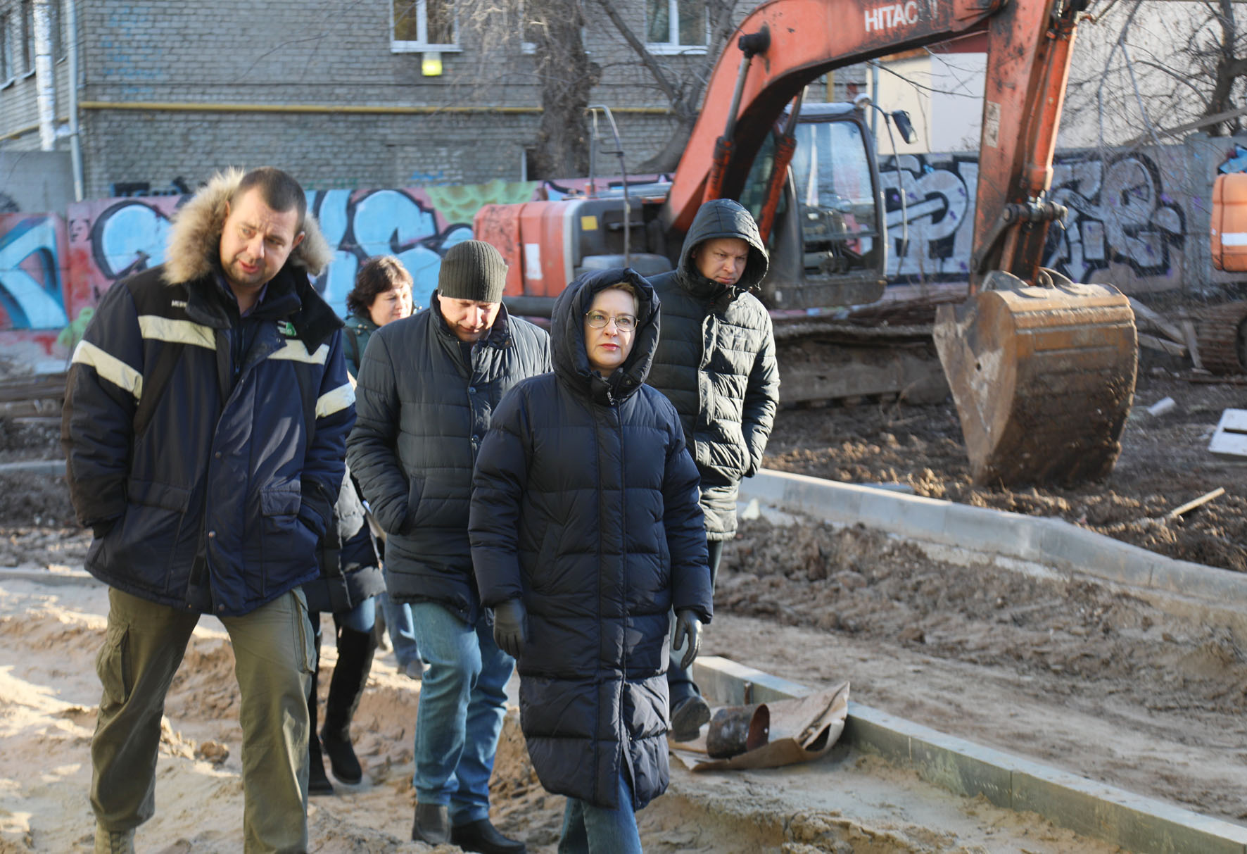 Елена Лапушкина проверила строительство детсадов и школы на 5-й просеке