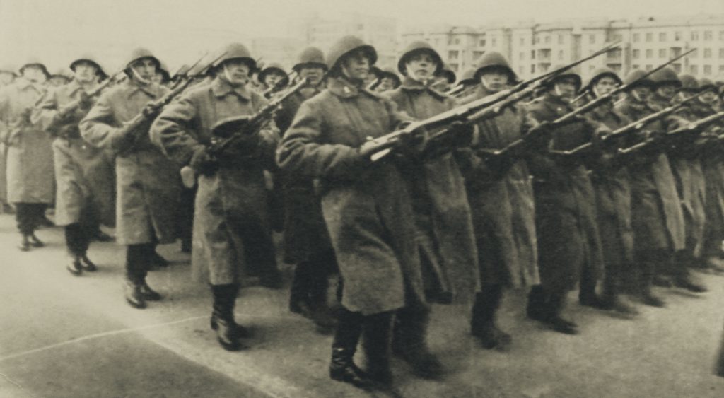 Прицел - к бою! Оружие участников парада 7 ноября 1941 года в Куйбышеве