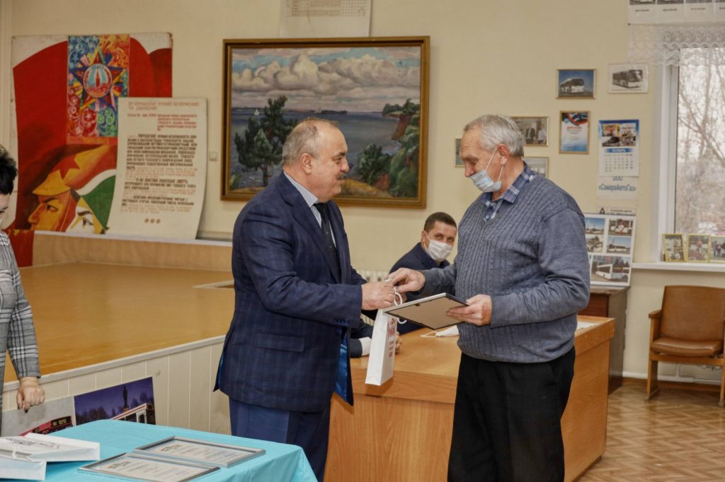 Сотрудники «СамараАвтоГаза» получили награды к Дню работников транспорта