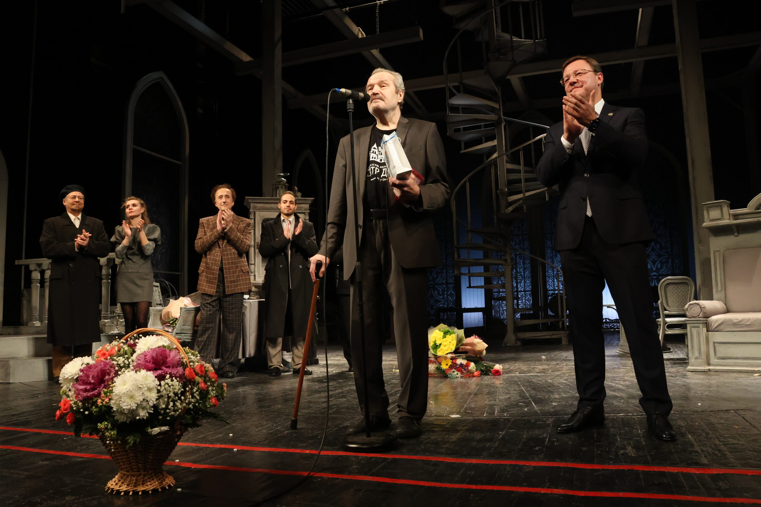 Дмитрий Азаров поздравил коллектив Самарского театра драмы с тройным юбилеем