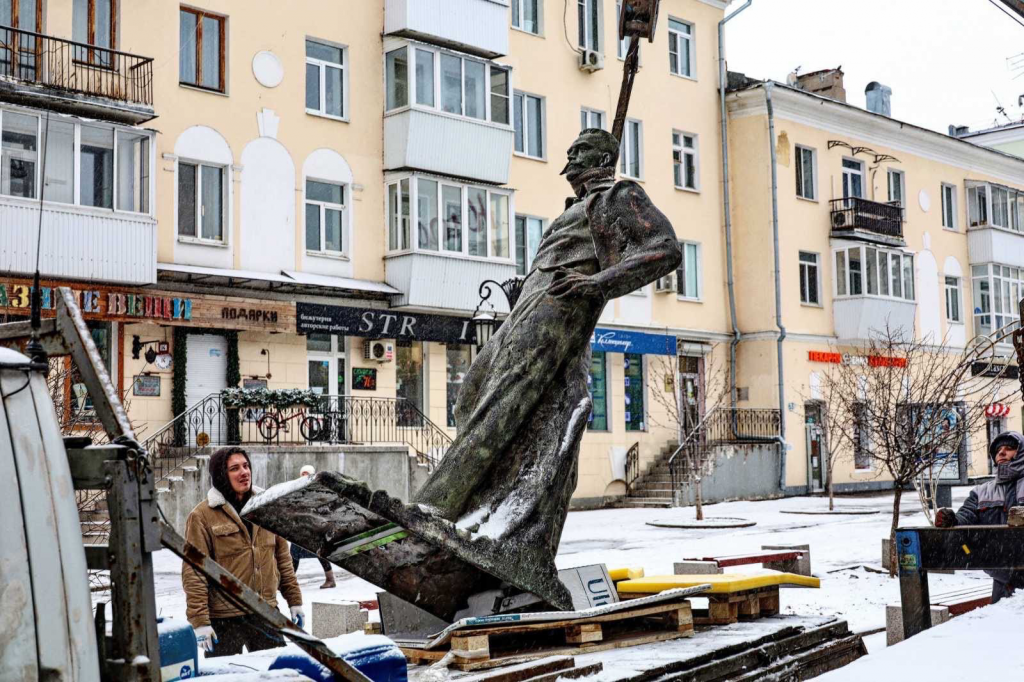 В Самаре начали устанавливать памятник Константину Головкину