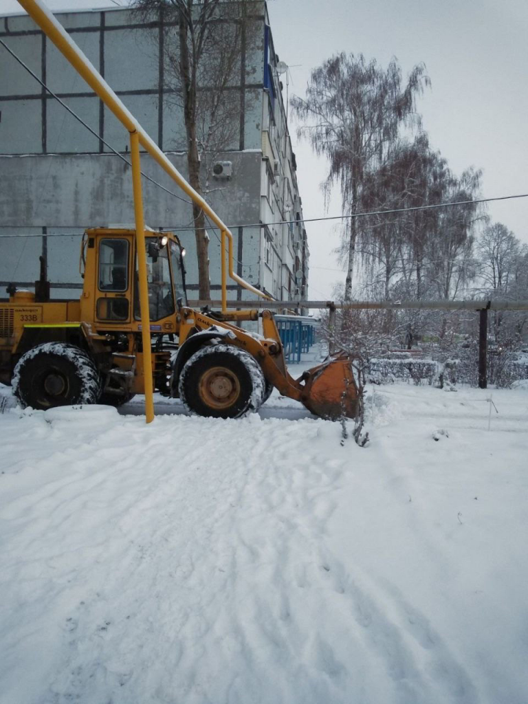 Самарские УК и службы благоустройства в усиленном режиме убирают снег