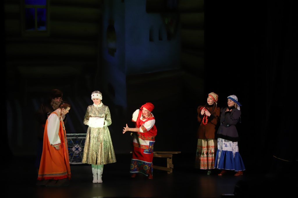 Маленькие самарцы с ограниченными возможностями здоровья побывали на необычной зимней сказке «Морозко» Самарского художественного театра