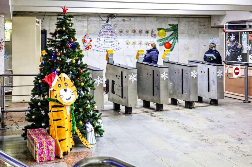 В Самаре украсили метро к Новому году