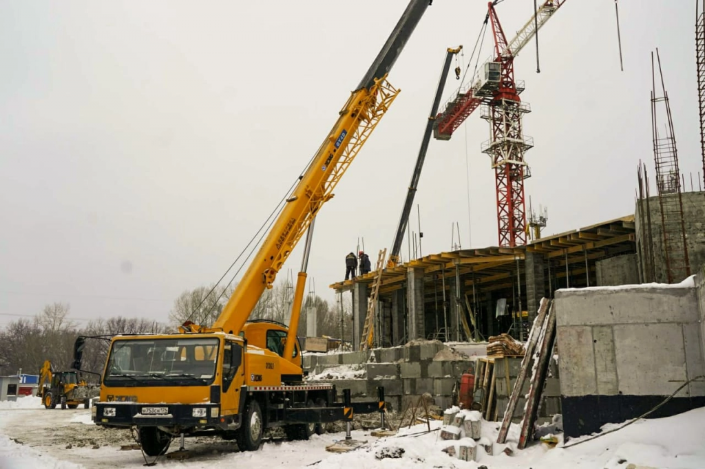 В Волгаре продолжается строительство поликлиники