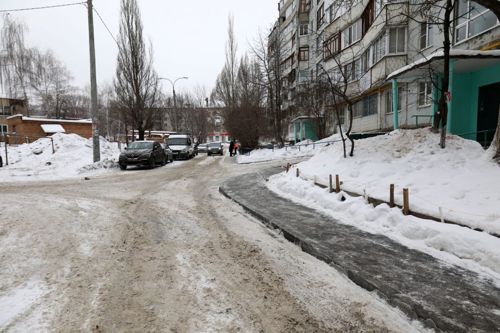 Глава Самары проверила качество уборки снега в Красноглинском районе