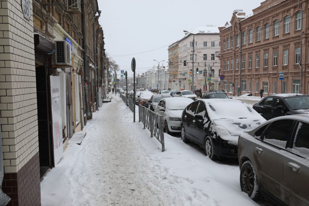 Елена Лапушкина проверила качество уборки снега в Самарском районе