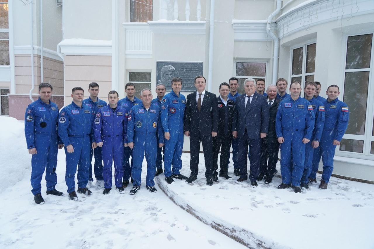 Самарский губернатор пообщался с космонавтами