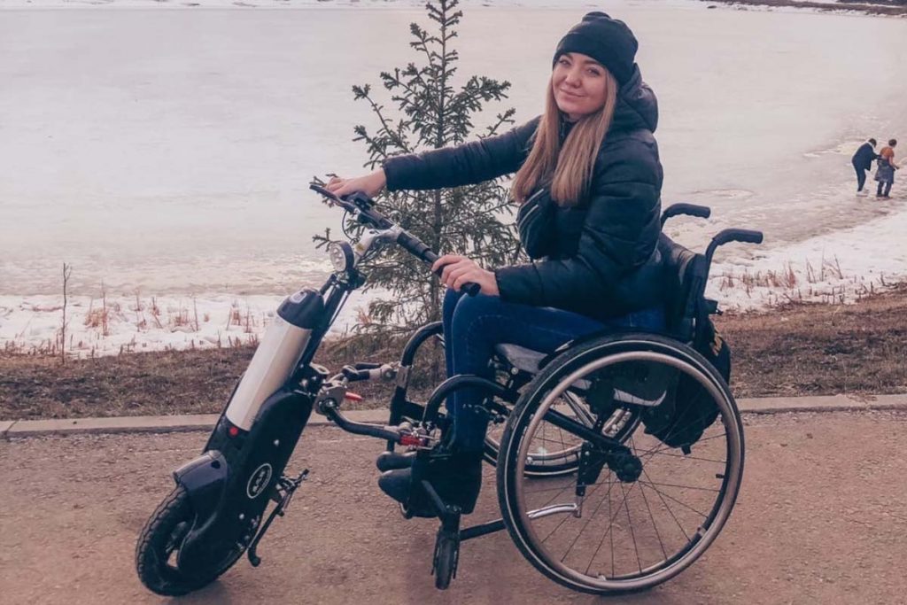 «С инвалидностью можно жить счастливо». Как Юлия Сабирова пережила страшную аварию, развод и нашла свою любовь