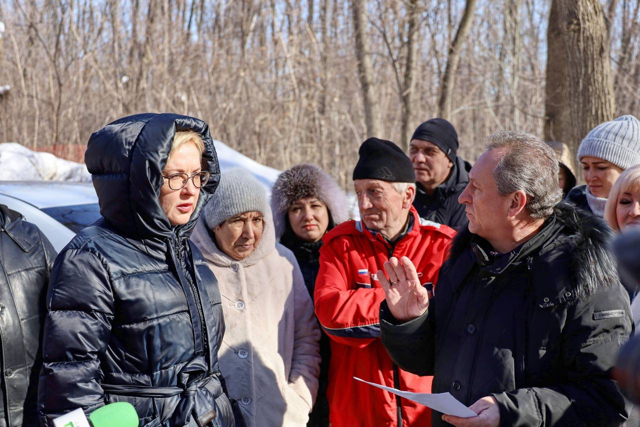 Елена Лапушкина сообщила, что на территории парка 60-летия Советской власти не вырубают деревья
