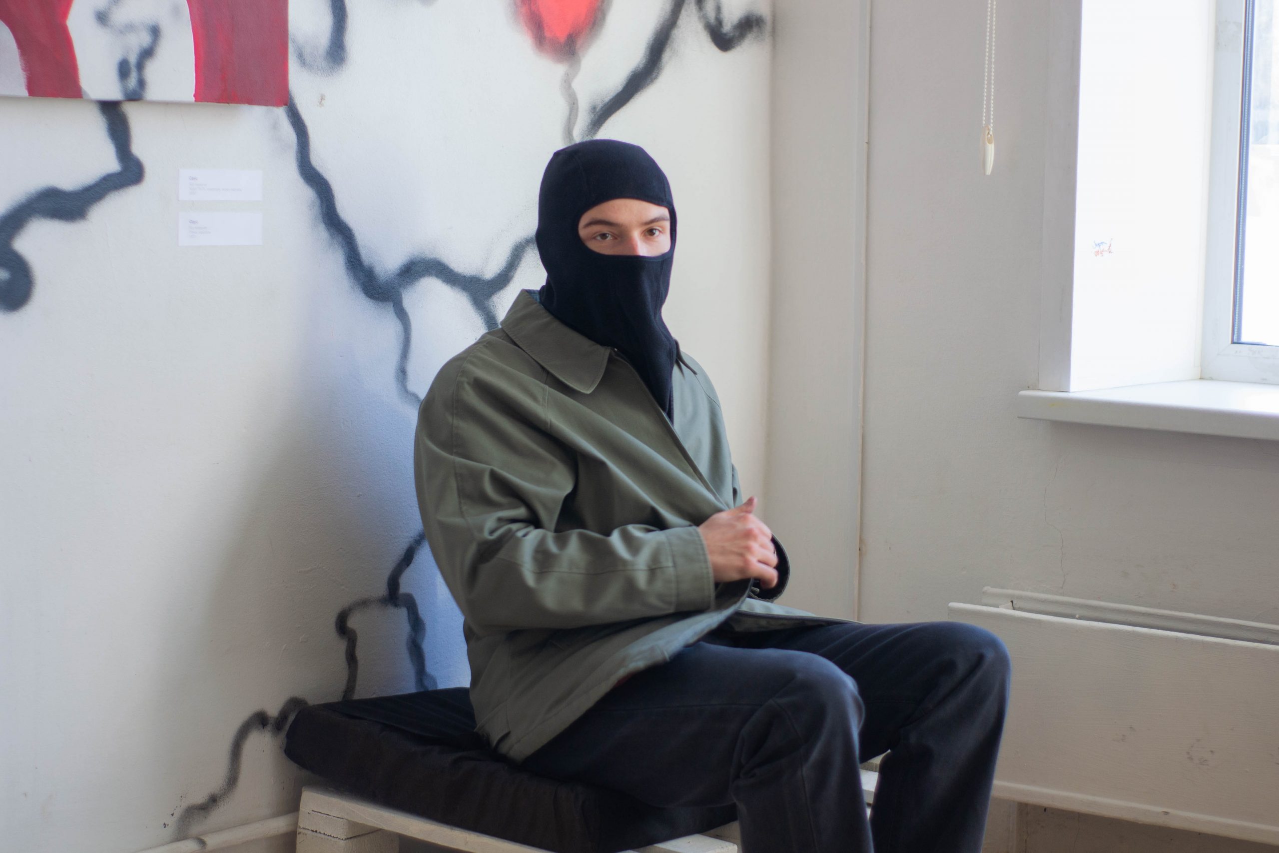 Художники расписали стены и двери на выставке в Тольятти