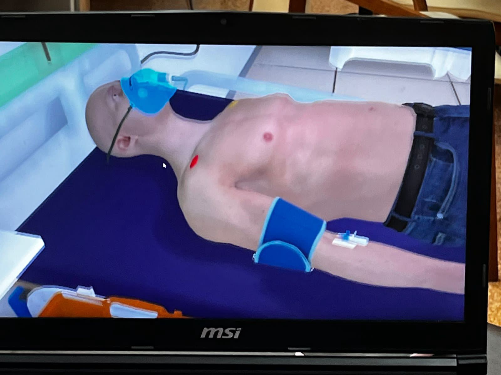 Врачи больницы имени Середавина учатся делать искусственную вентиляцию легких с помощью очков виртуальной реальности