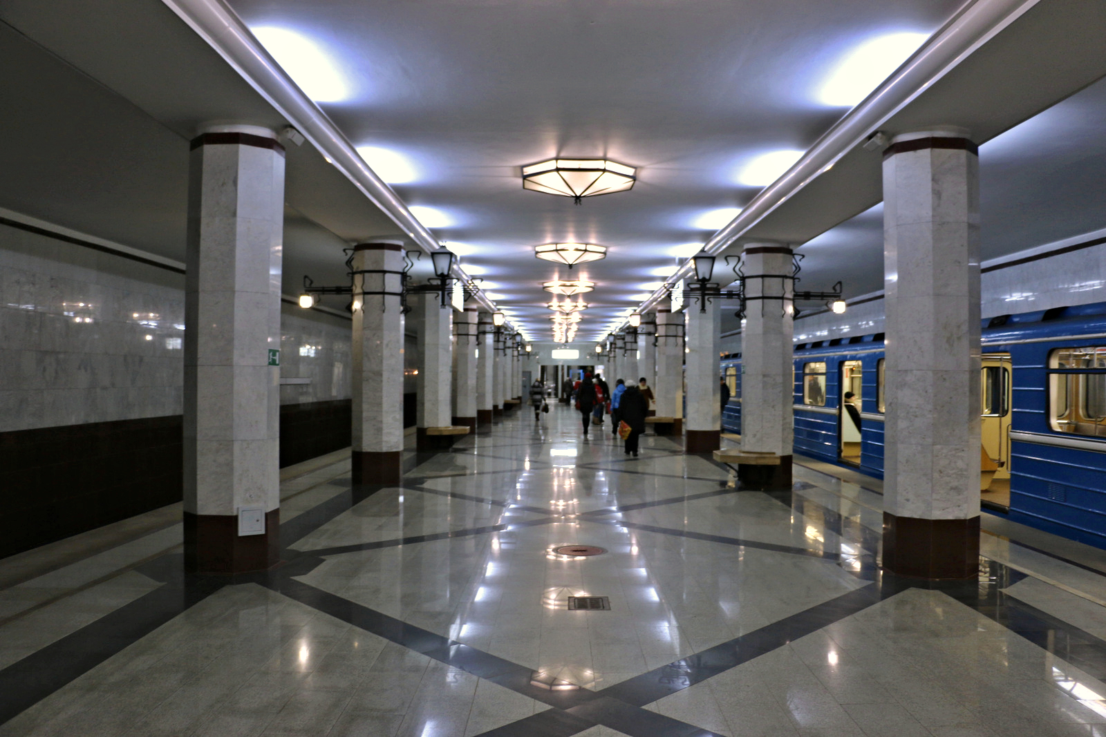 На станции метро Гагаринская в Самаре началась подготовка к ремонту оборудования