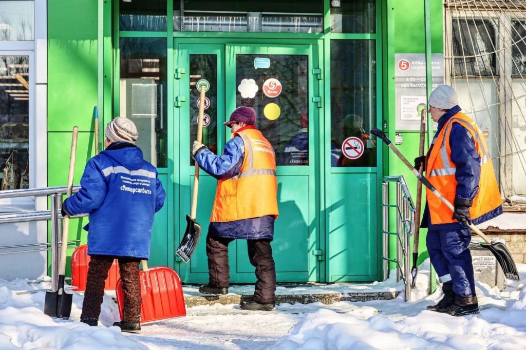 Елена Лапушкина проверила, как убирают снег в Красноглинском районе