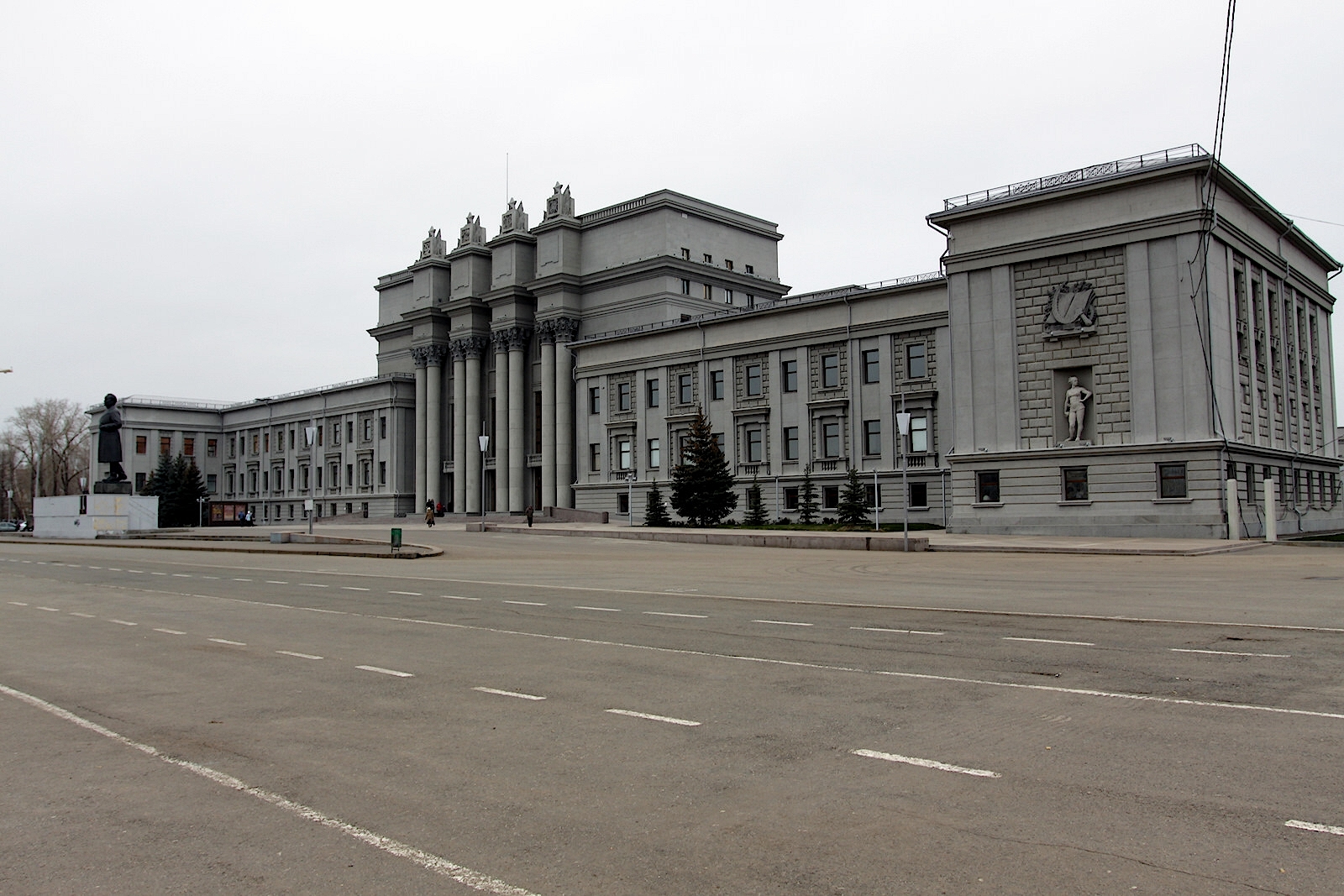 Минкульт РФ снял ограничения по посещаемости театров и музеев