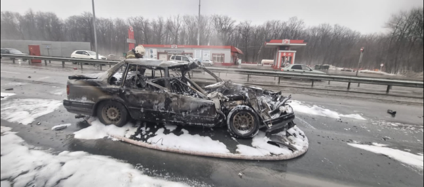 На "М-5" у Самары Volvo сгорела после столкновения с фурой