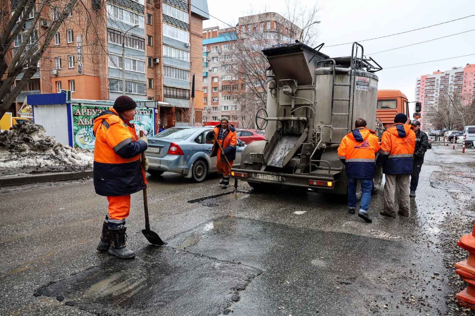 В Самаре дорожники выполнили более половины плана аварийно-ямочного ремонта улиц