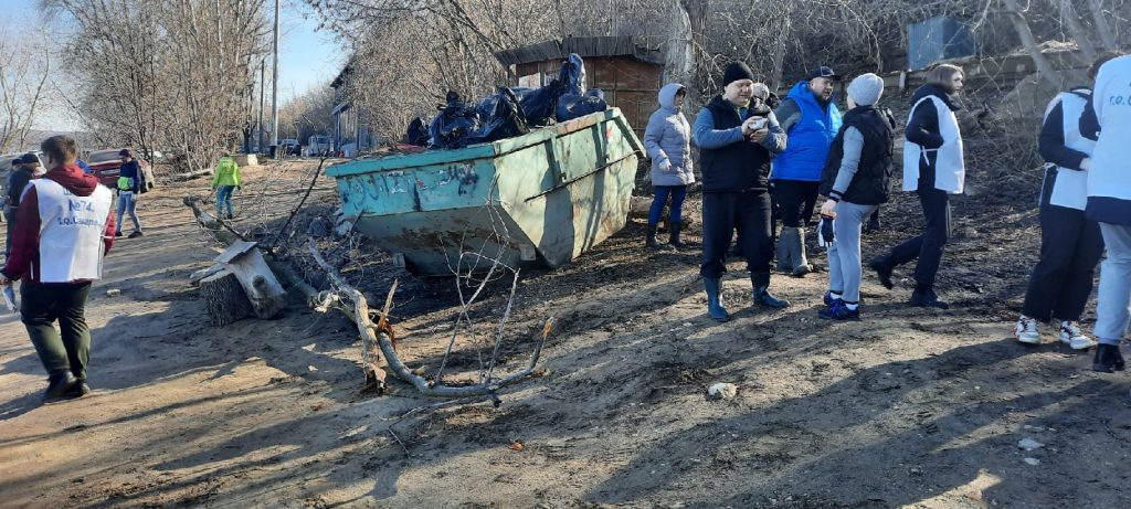 Депутаты Самарской гордумы и волонтеры навели порядок на берегу Волги
