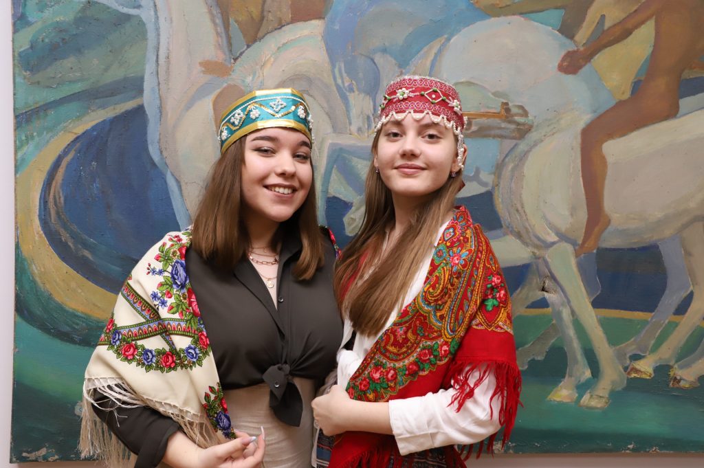 В Самаре прошел модный показ национальных женских головных уборов
