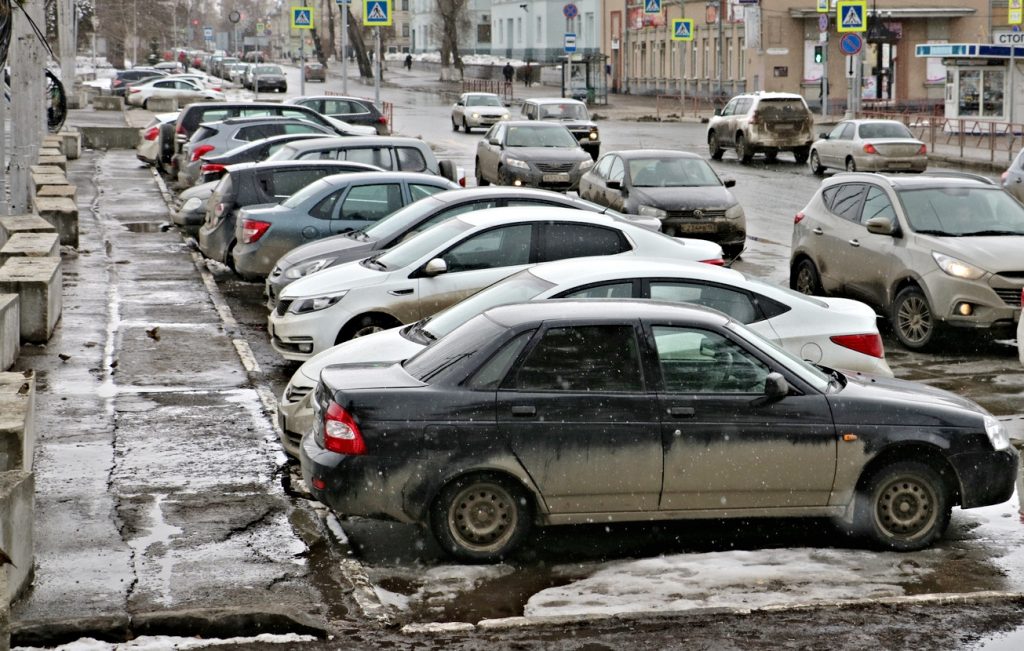 Продажи новых автомобилей в России снизились в апреле на 80 %