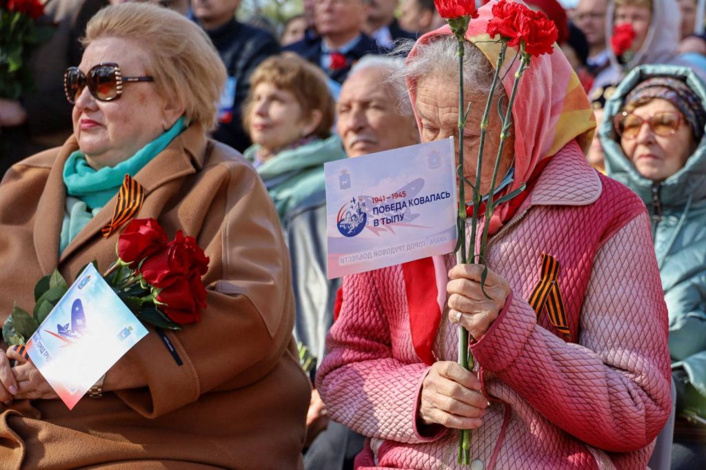 Прошла церемония возложения цветов к мемориальному комплексу «Самара — город трудовой доблести»