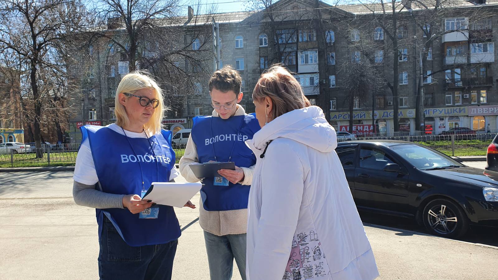 Самарские волонтеры помогают голосовать за территории, которые благоустроят в следующем году