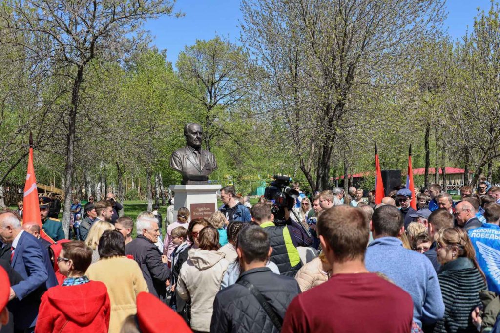 В Самаре открыли памятник Владимиру Чудайкину