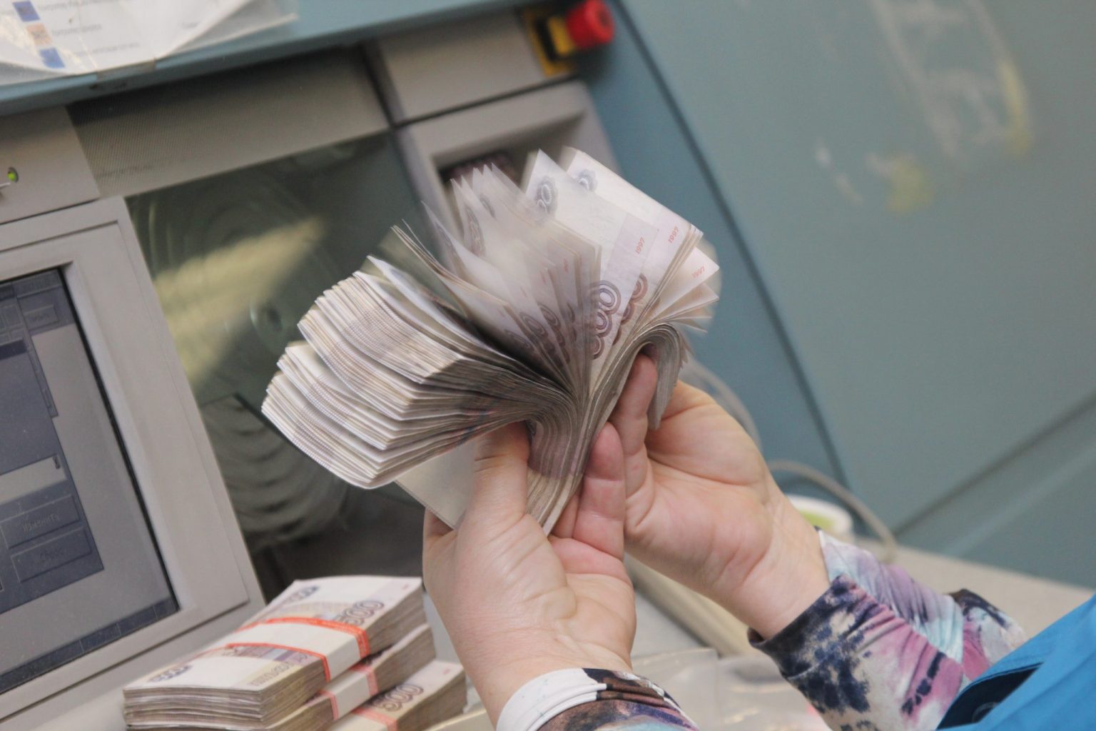 Сотрудница почты обвиняется в краже 2,5 млн рублей