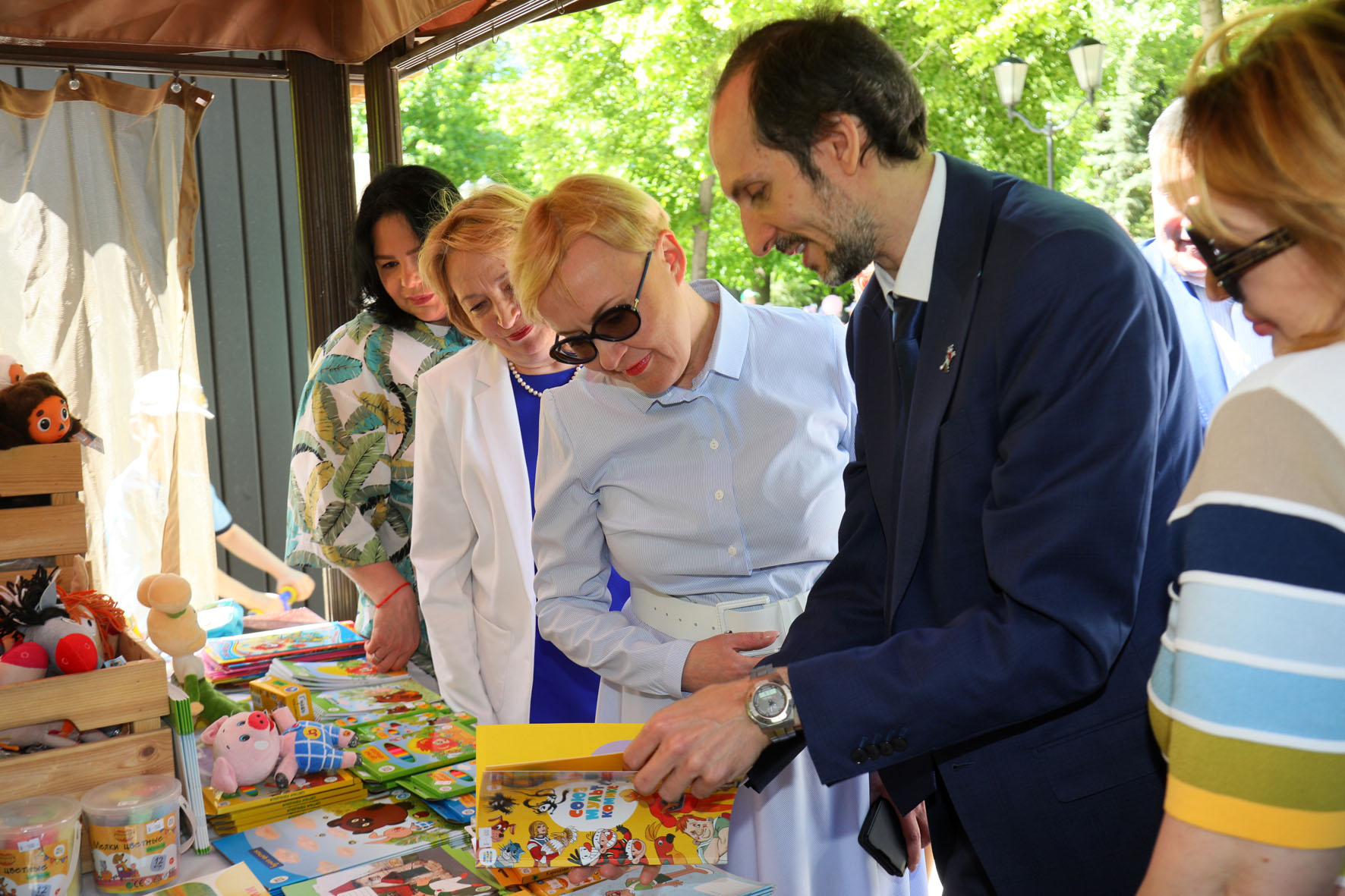 Елена Лапушкина посетила фестиваль «Пусть всегда будет детство!»