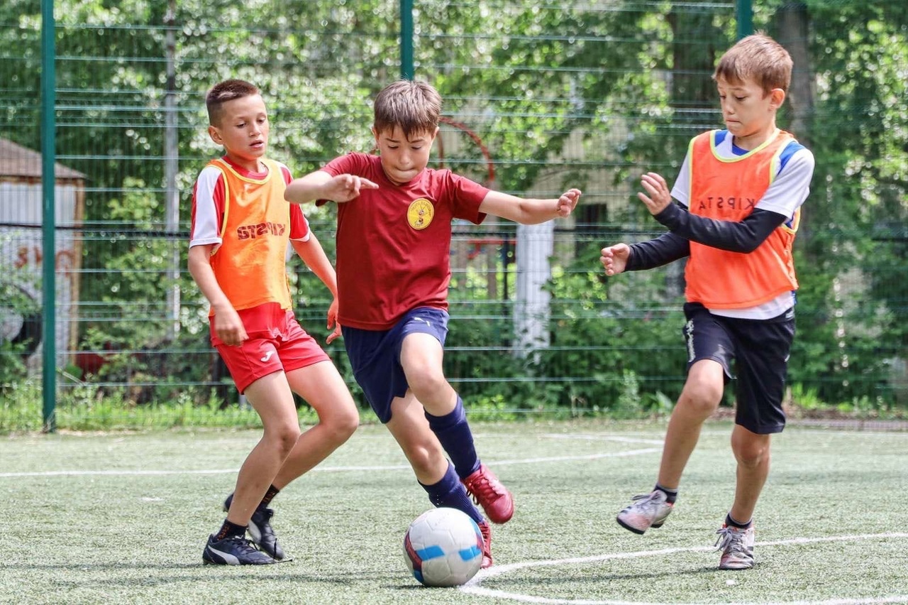 В Самаре продолжается областной турнир среди дворовых команд «Лето с футбольным мячом»