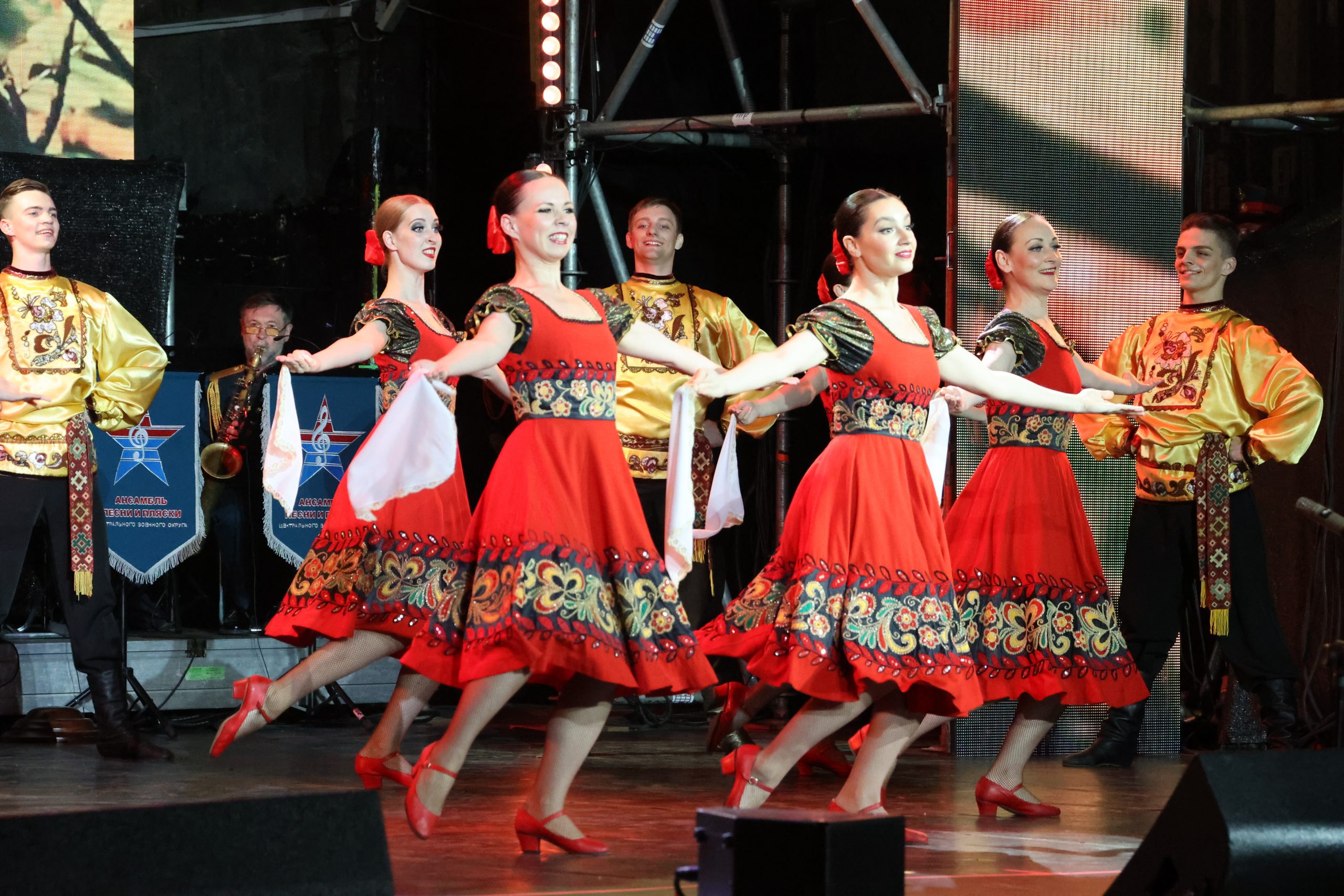 В Самаре завершился Всеармейский фестиваль ансамблей песни и пляски Вооруженных Сил РФ