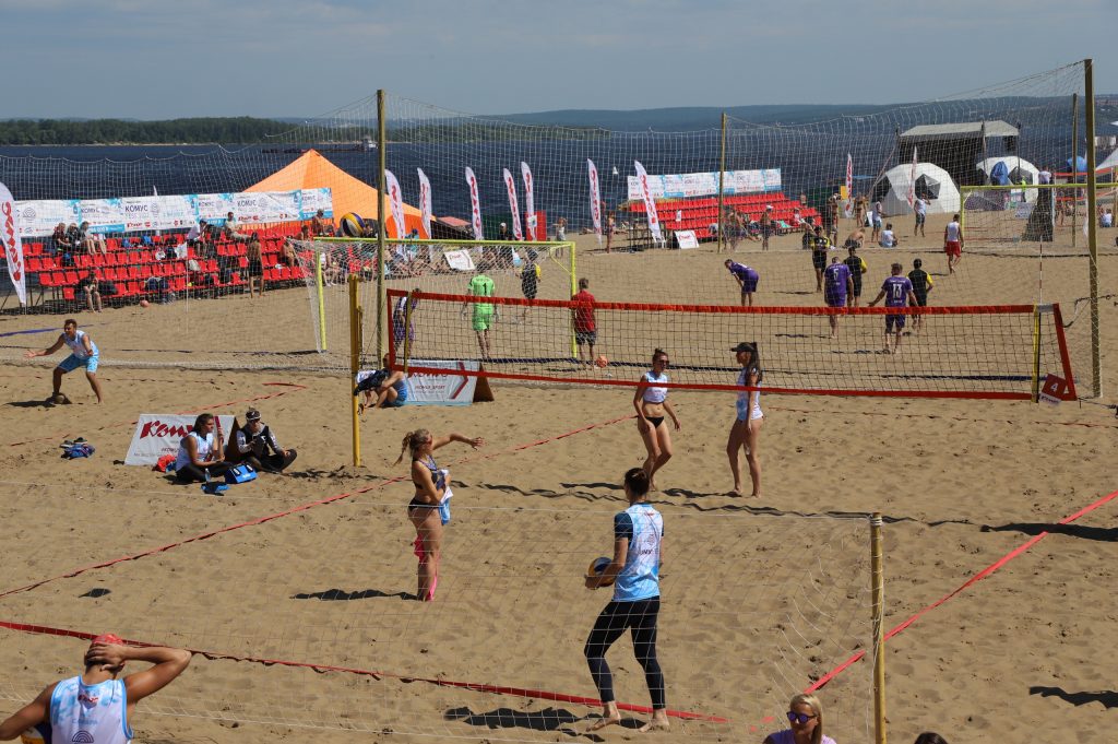 Более тысячи человек приняли участие в фестивале пляжного спорта