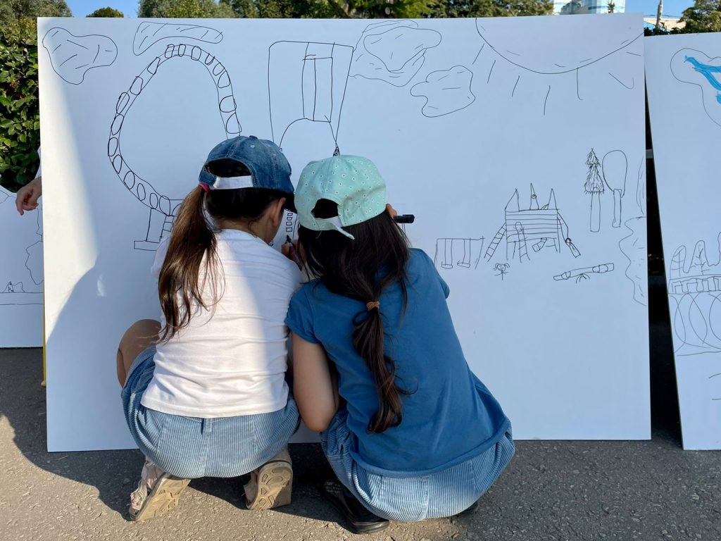 «Теплый город»: самарцы учатся рисовать в творческой мастерской под открытым небом