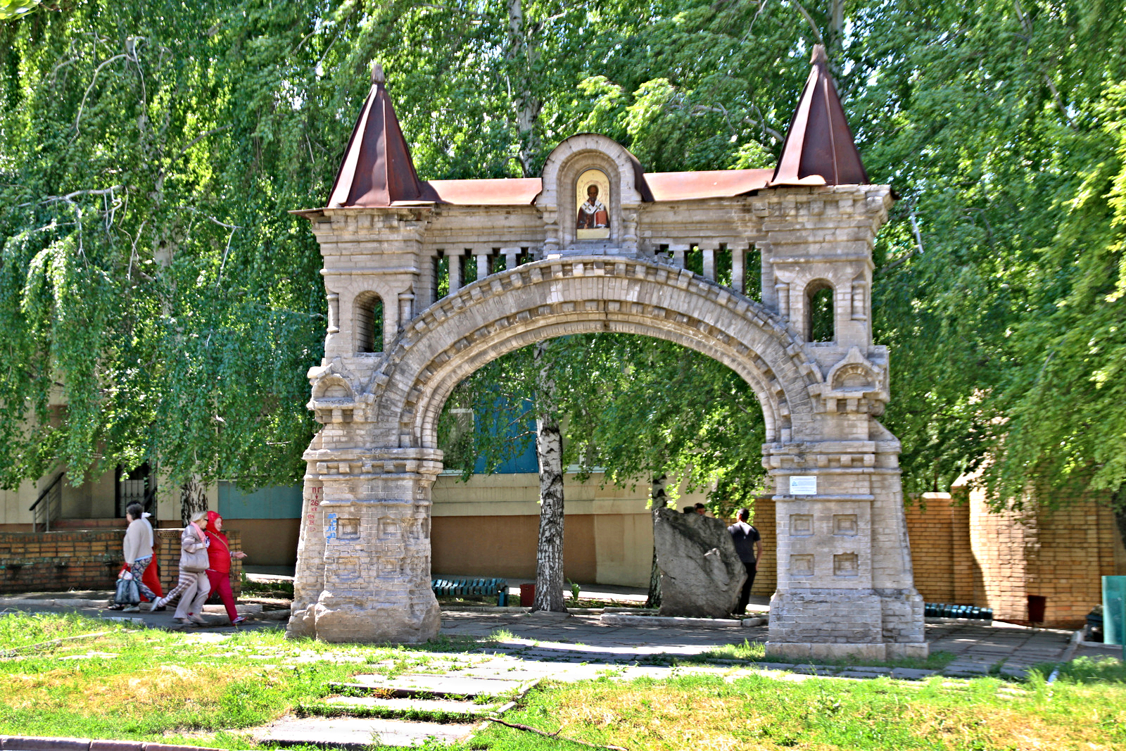 В Самаре взяли под охрану ворота Никольского монастыря