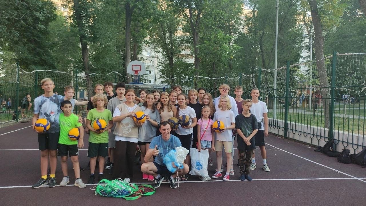 В сквере Чехова организуют волейбольный турнир