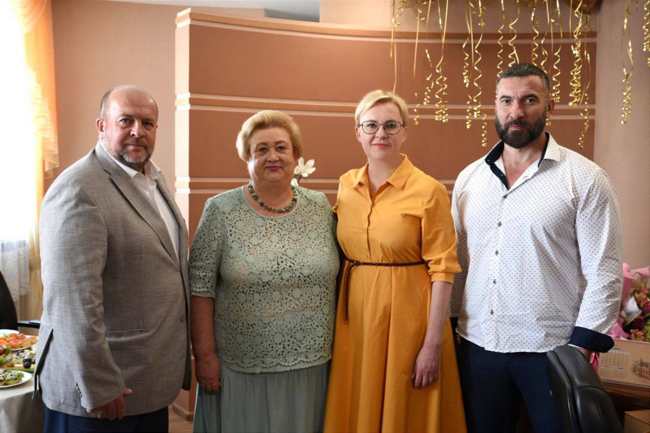 Елена Лапушкина поздравила почетного гражданина Самары Лидию Ерошину с 70-летием