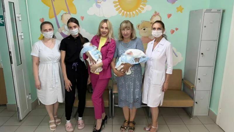 Самарские врачи спасли новорожденных близнецов
